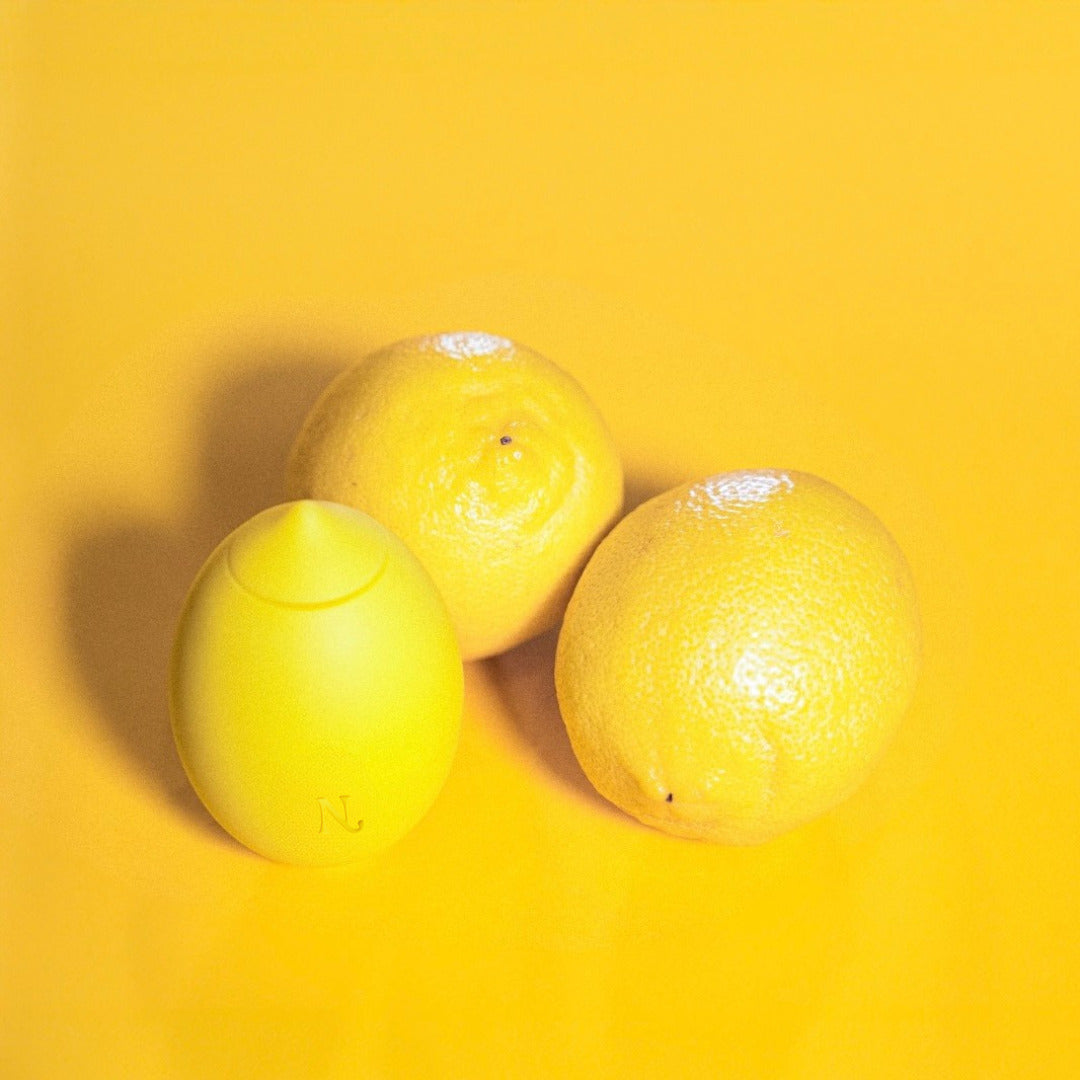 Vibratore Limone — in mano